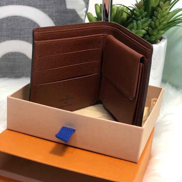 🔥SOLD 🔥Men’s Bifold’s Wallet - Picture 3 of 15